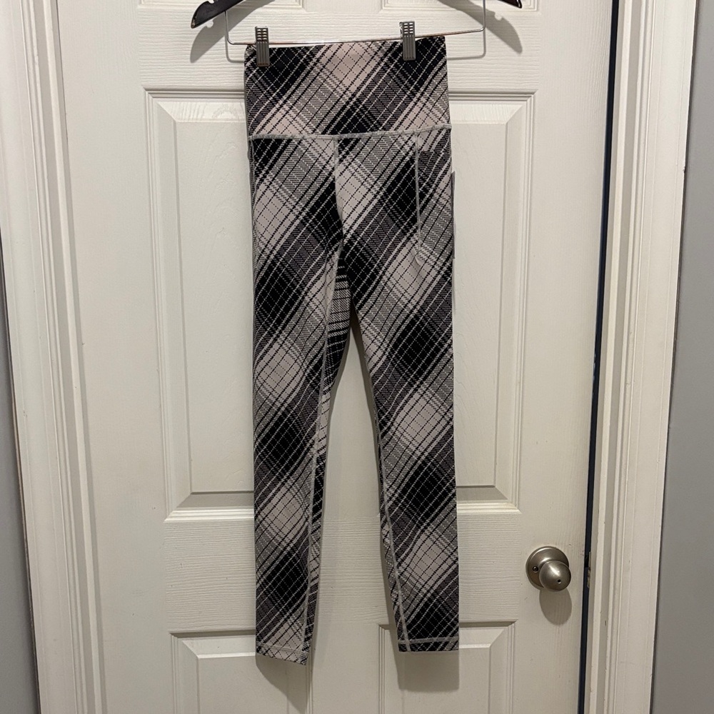 ‼️NWT‼️ athleta salutation stash textured tight